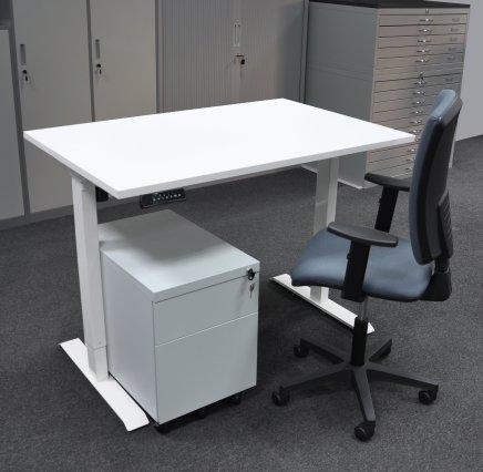 Height-adjustable table with container and chair EO20_56202_Matrix - 1