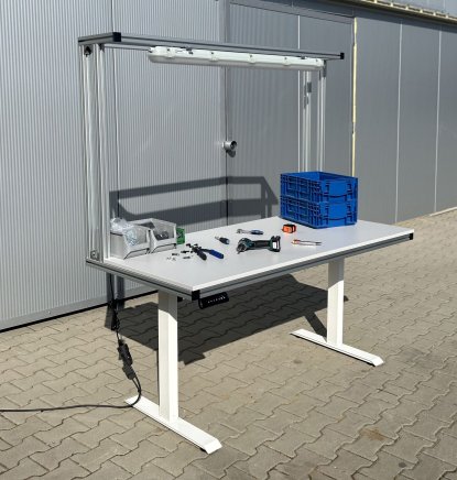 Electrically height-adjustable table made of aluminum profiles - 2