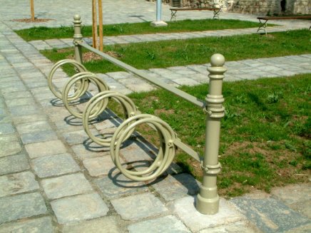Stand for 2 or 3 wheels - with rings - 1