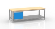 Electrically height-adjustable table made of aluminum profiles