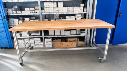Mobile work table made of aluminum profiles, width 2000 mm - 5